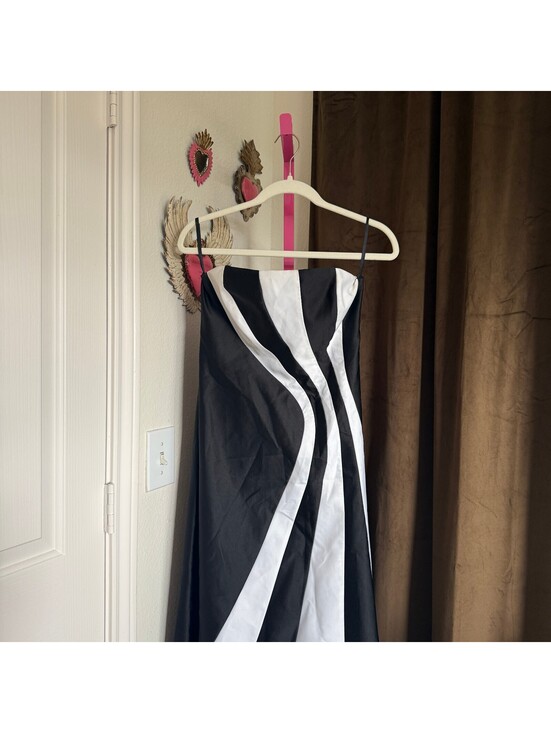 Cache Dresses & Skirts - Vintage Cache Gold Label Black and White Colorblock Gown Strapless Y2K Sz 6
